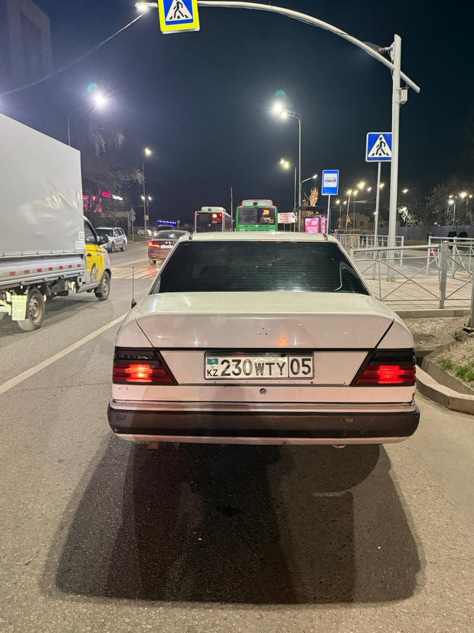 Mercedes-Benz E-Класс 1990