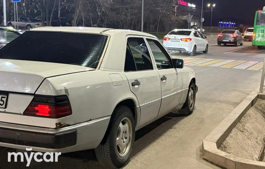 Mercedes-Benz E-Класс 1990
