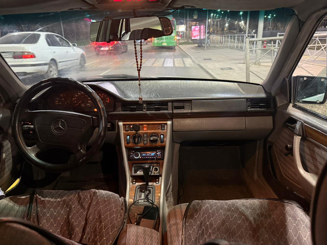 Mercedes-Benz E-Класс 1990