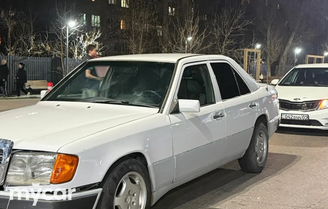 Mercedes-Benz E-Класс 1990