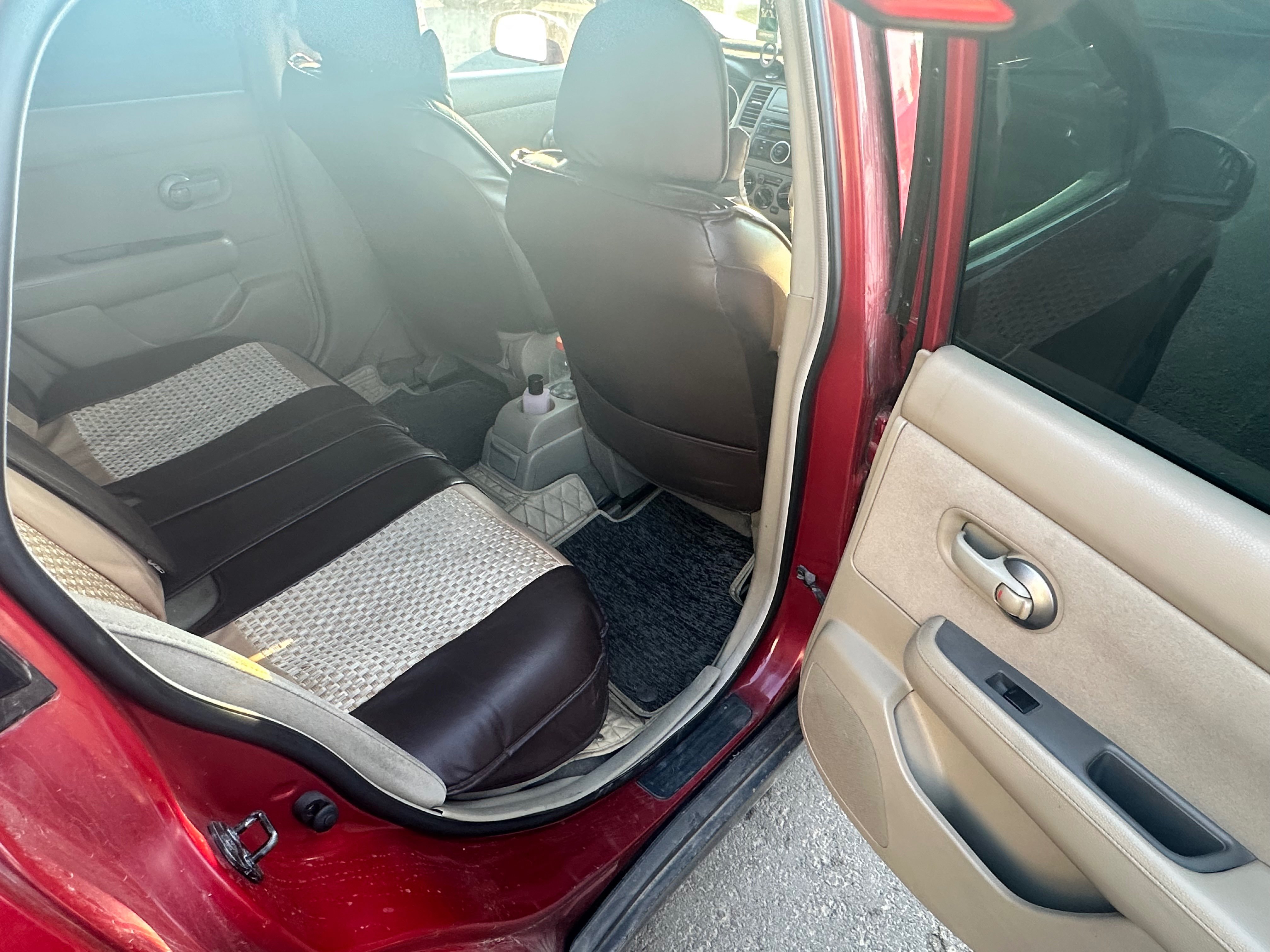 Nissan Tiida 2007