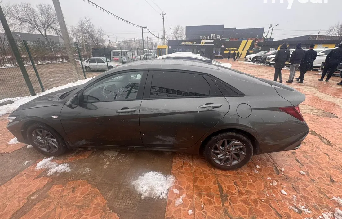 Hyundai Elantra 2023