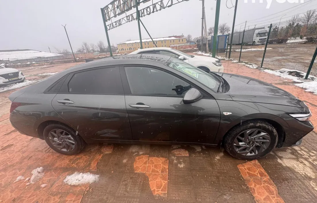 Hyundai Elantra 2023