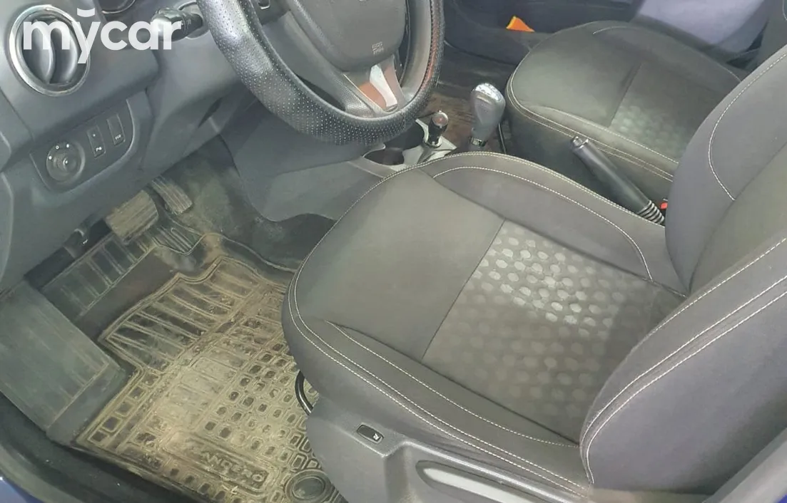 Renault Sandero 2015