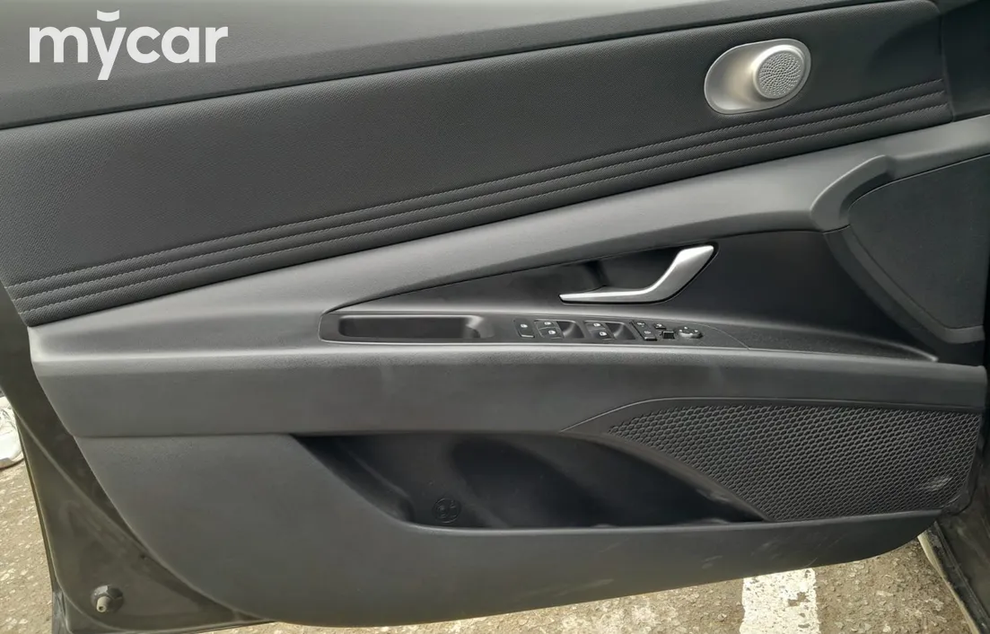 Hyundai Elantra 2024