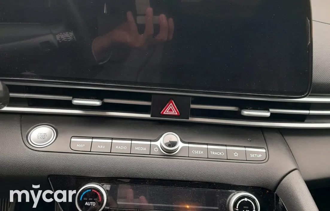 Hyundai Elantra 2024