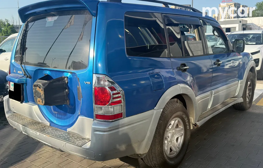 Mitsubishi Pajero 2003
