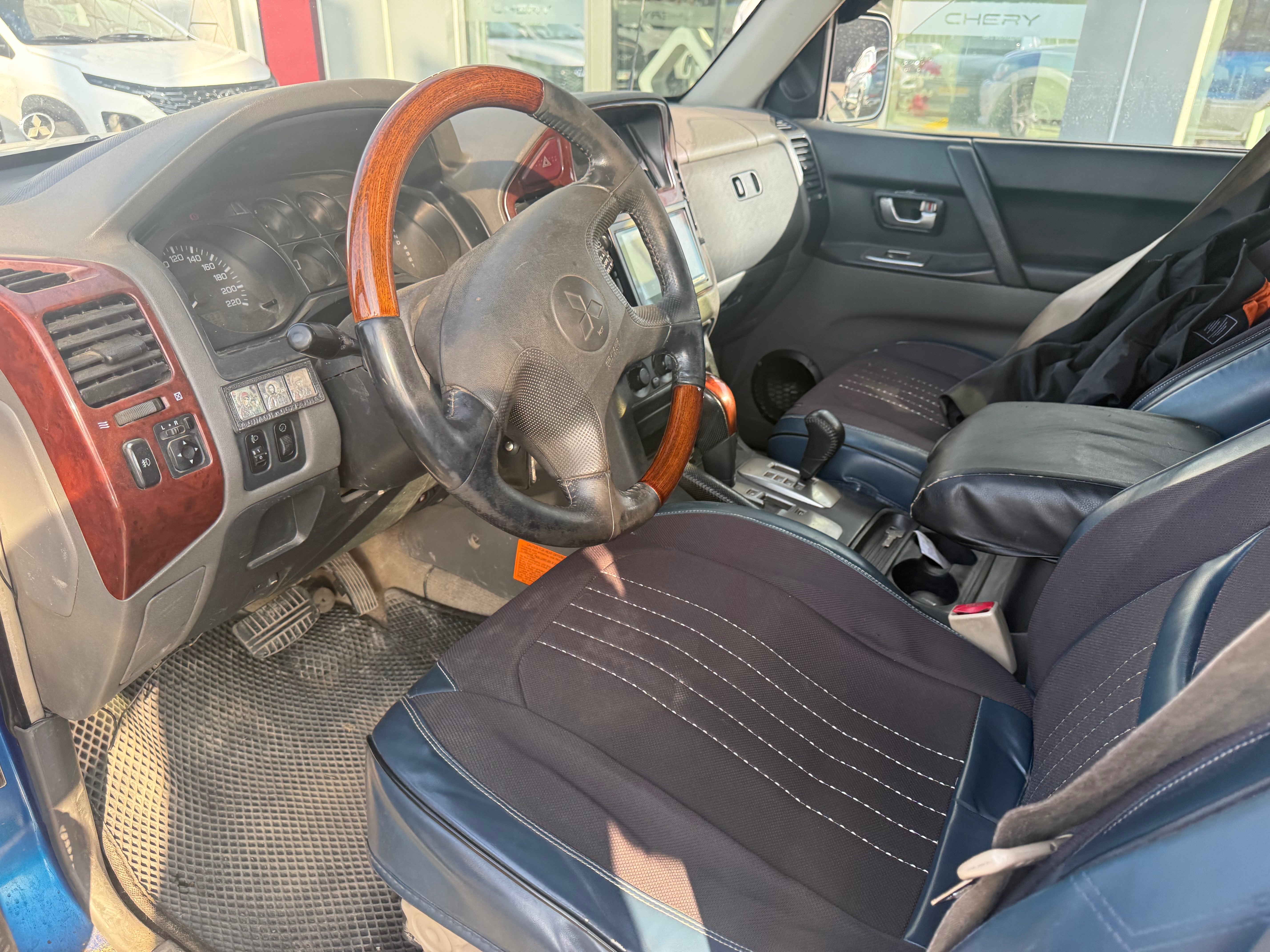 Mitsubishi Pajero 2003