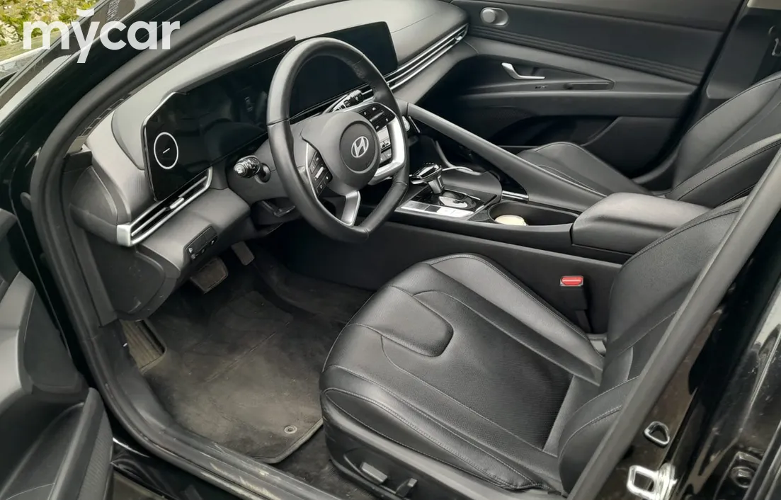 Hyundai Elantra 2024