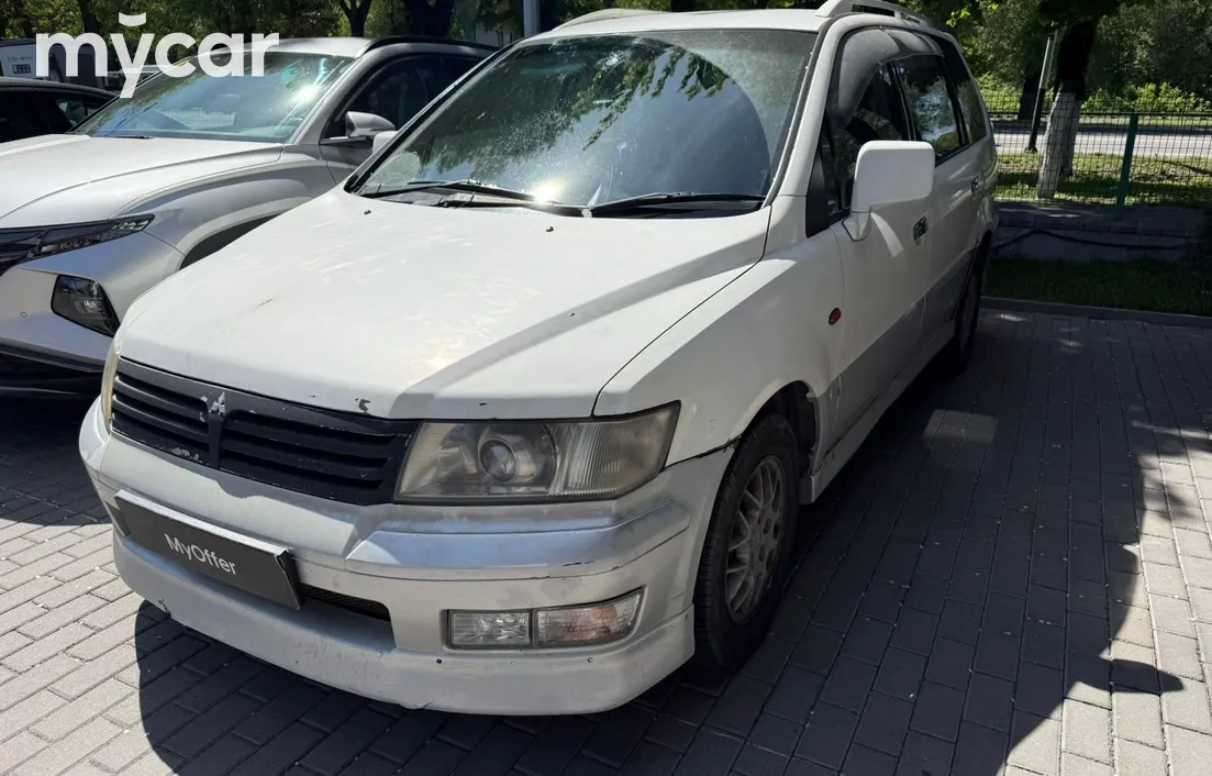 Mitsubishi Chariot 1999