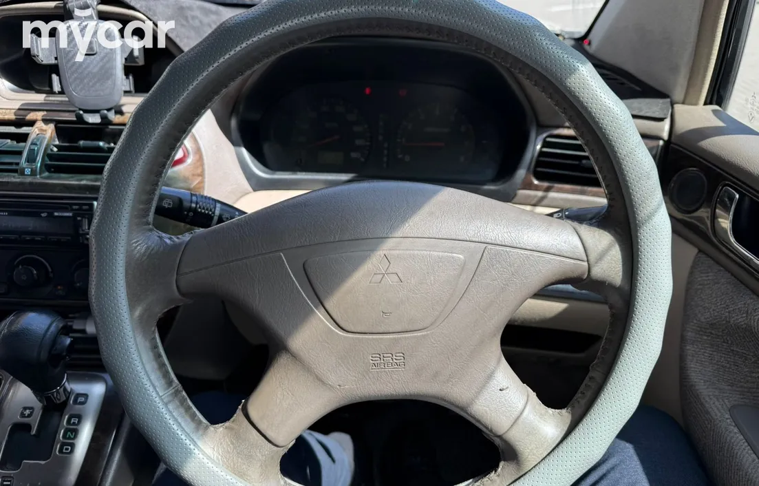 Mitsubishi Chariot 1999