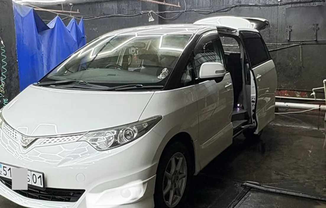 Toyota Estima 2010