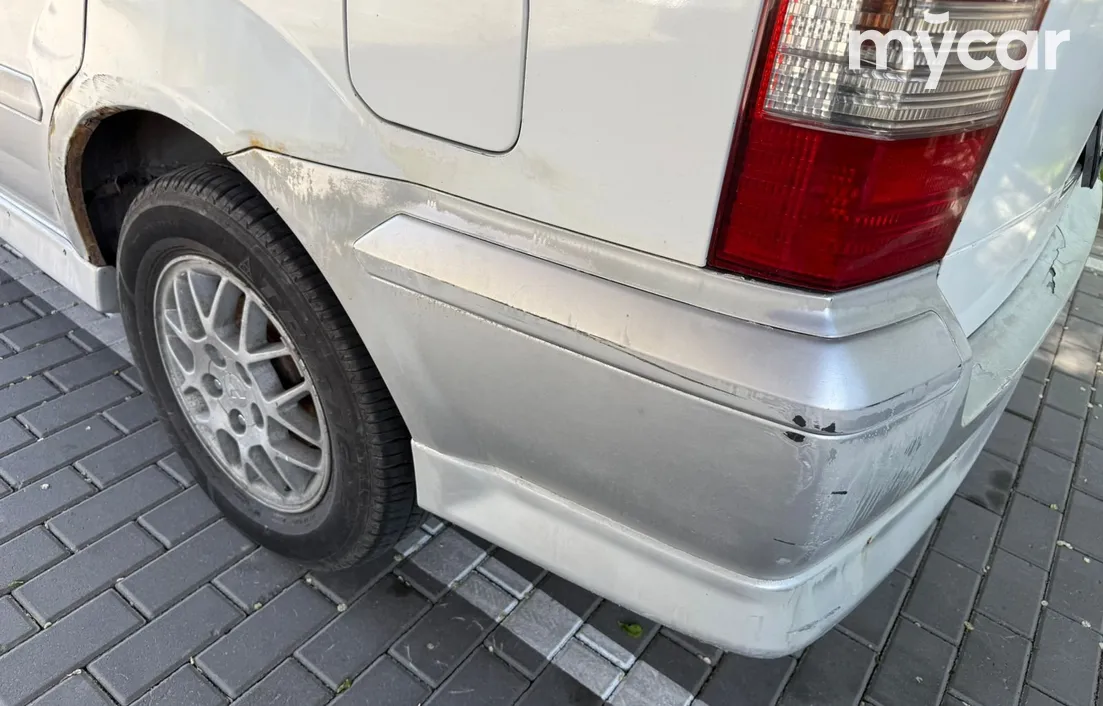 Mitsubishi Chariot 1999