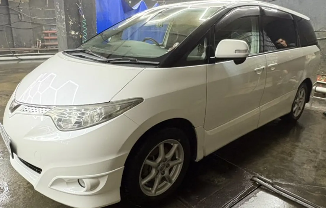 Toyota Estima 2010