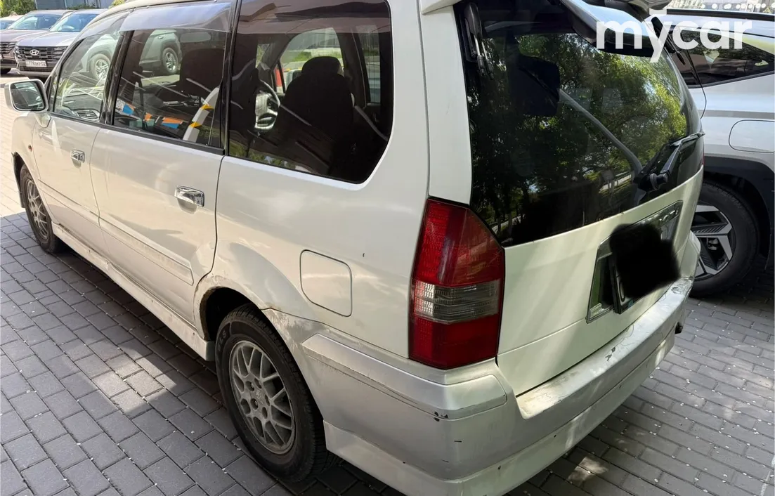 Mitsubishi Chariot 1999