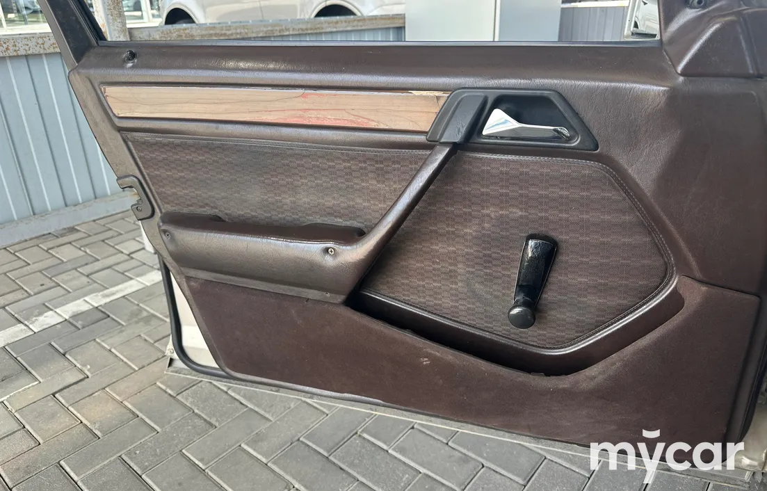 Mercedes-Benz W124 1989