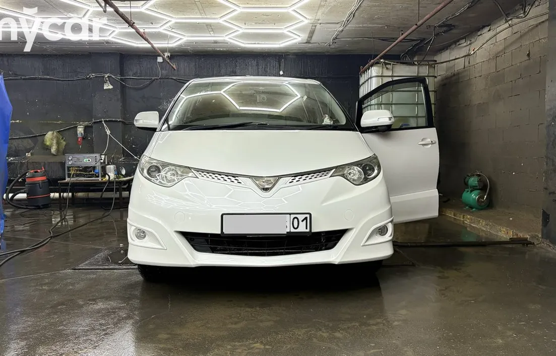 Toyota Estima 2010