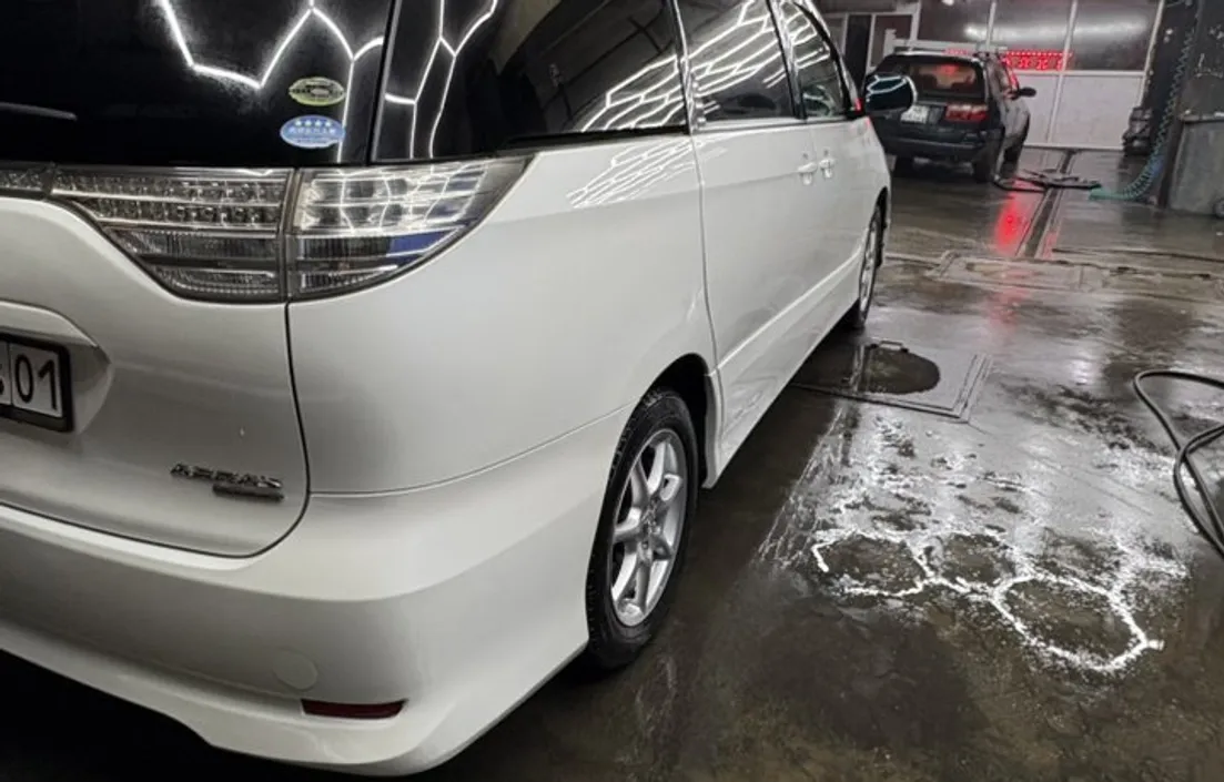 Toyota Estima 2010