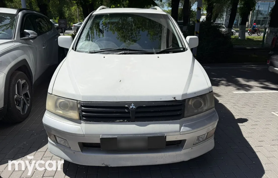 Mitsubishi Chariot 1999