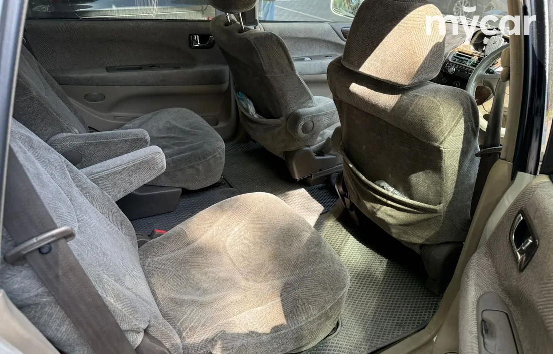 Mitsubishi Chariot 1999