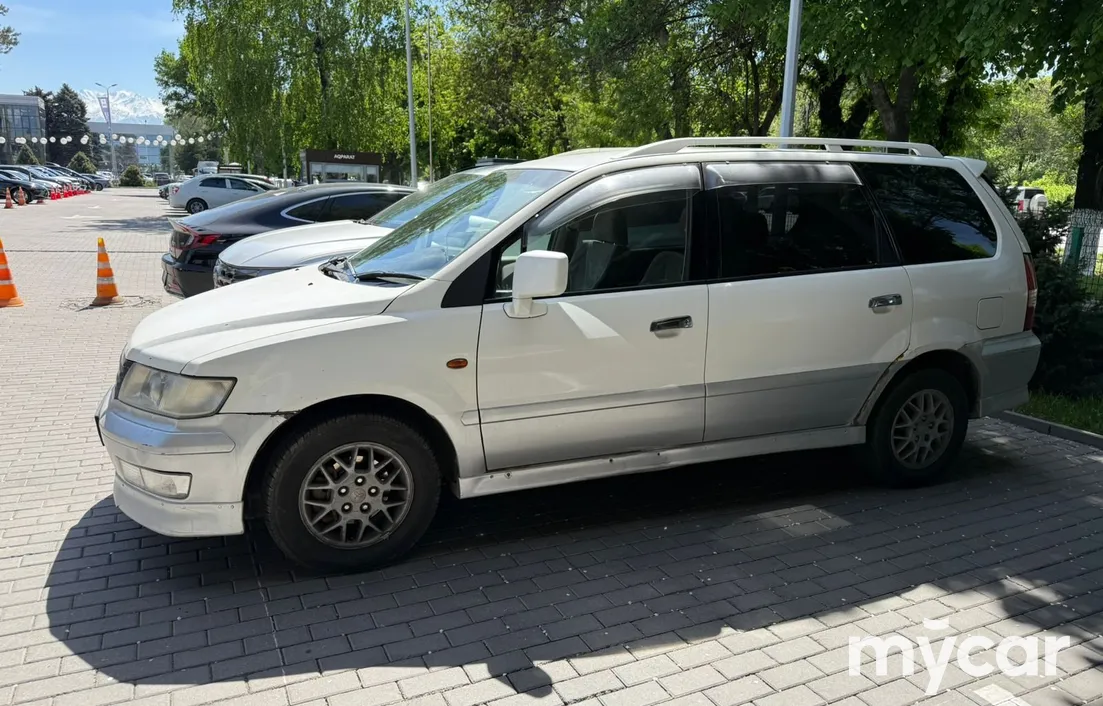 Mitsubishi Chariot 1999