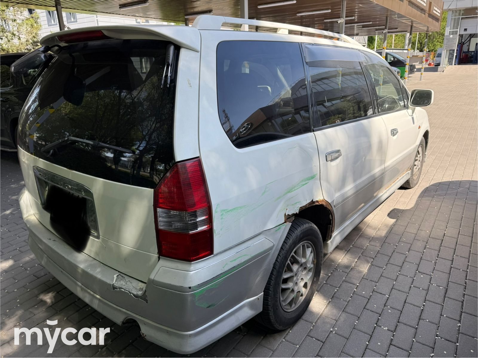 Mitsubishi Chariot 1999