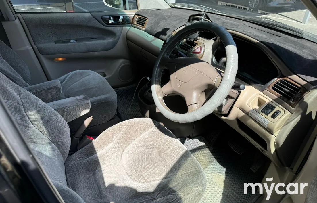 Mitsubishi Chariot 1999