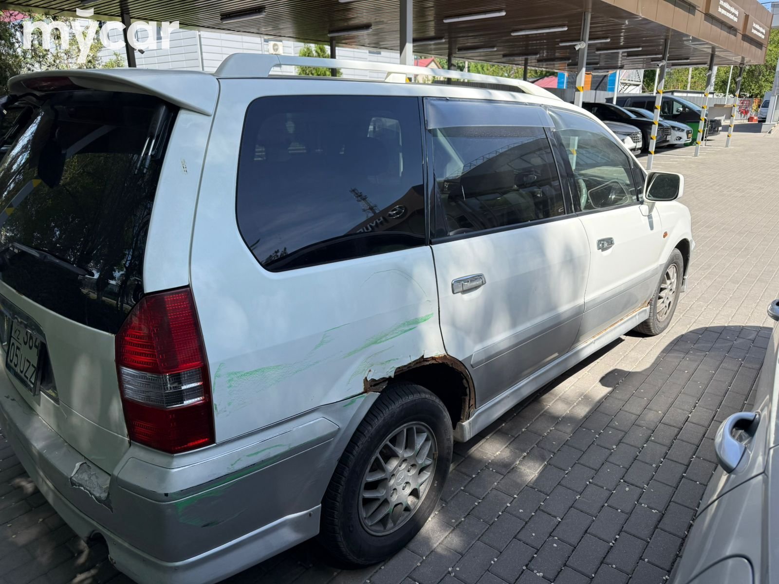 Mitsubishi Chariot 1999
