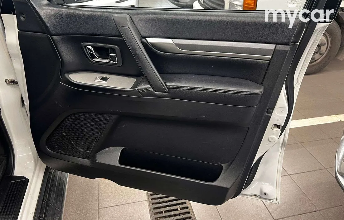 Mitsubishi Pajero 2011