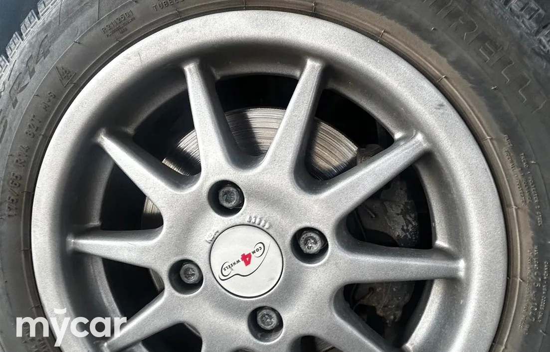 Mazda 2 2005