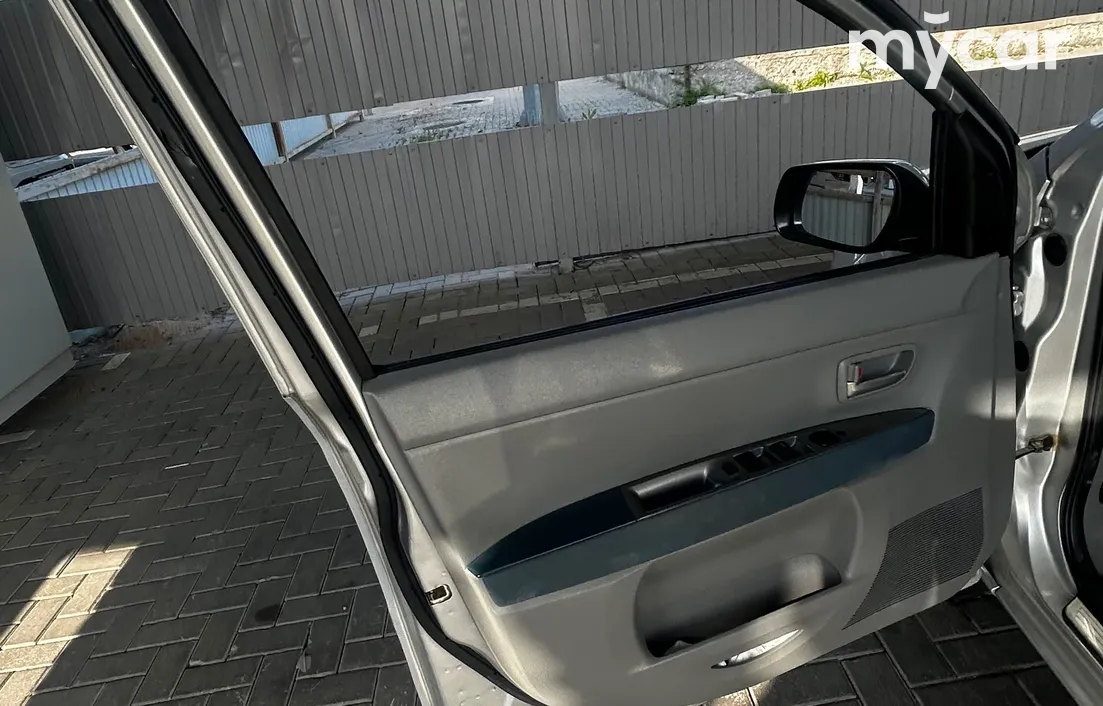 Mazda 2 2005
