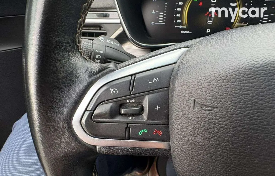 Geely Azkarra 2022