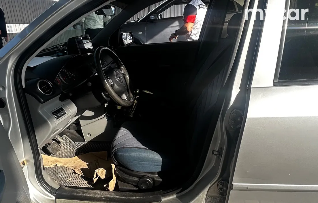 Mazda 2 2005