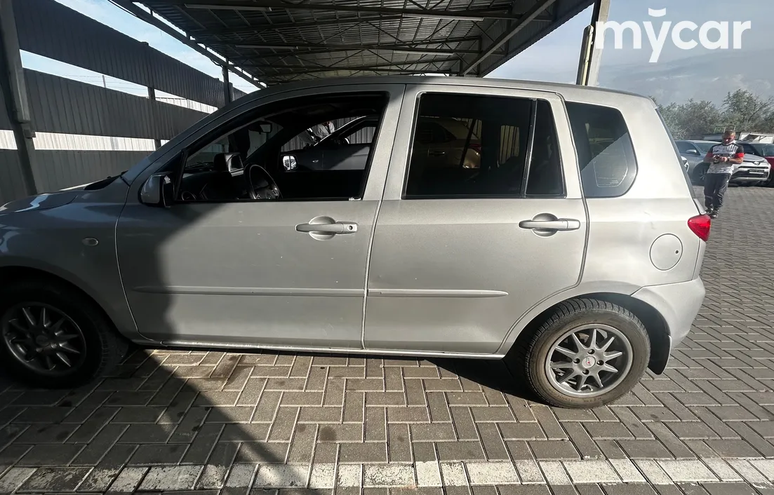 Mazda 2 2005