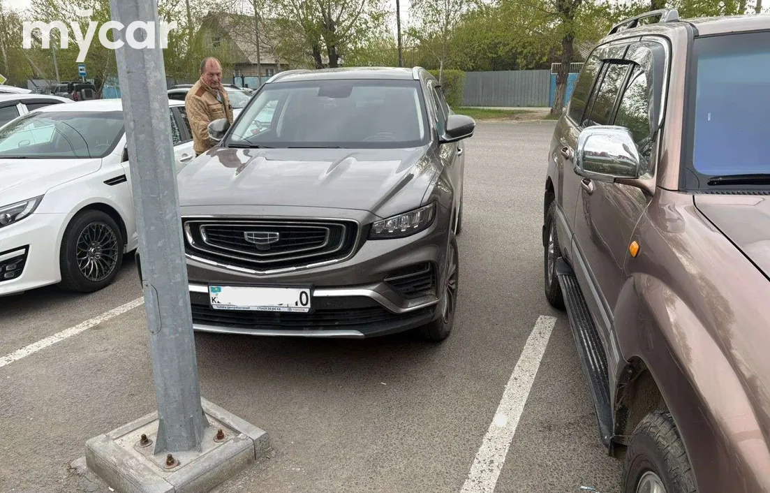 Geely Azkarra 2022