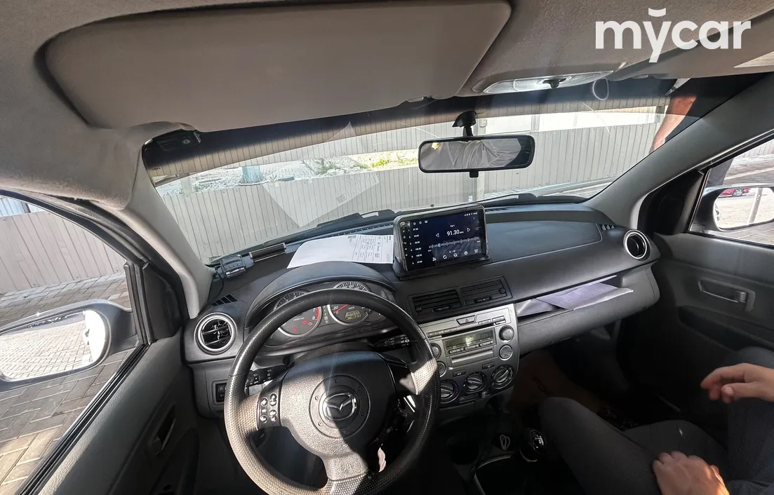 Mazda 2 2005