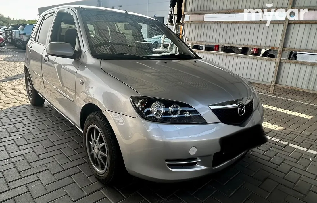 Mazda 2 2005