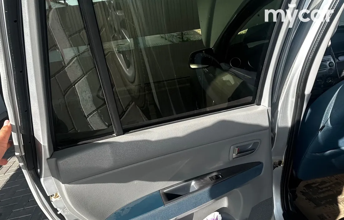 Mazda 2 2005