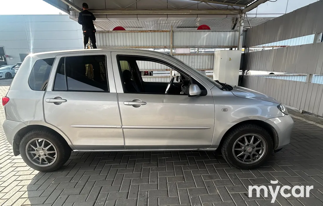 Mazda 2 2005