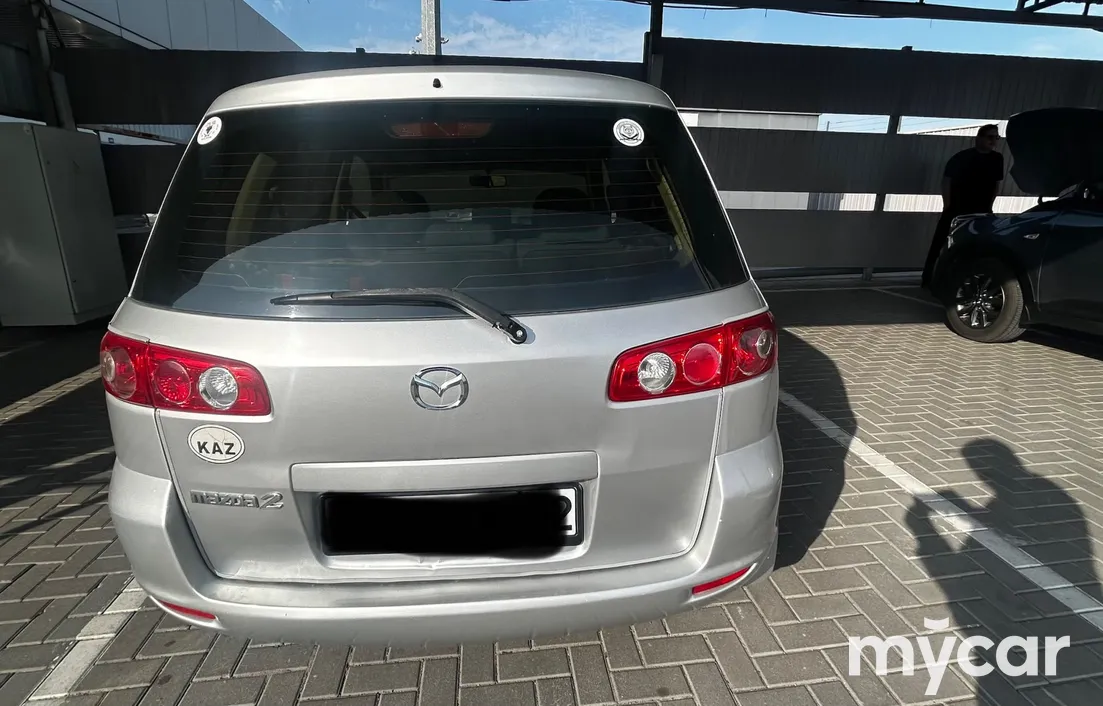 Mazda 2 2005