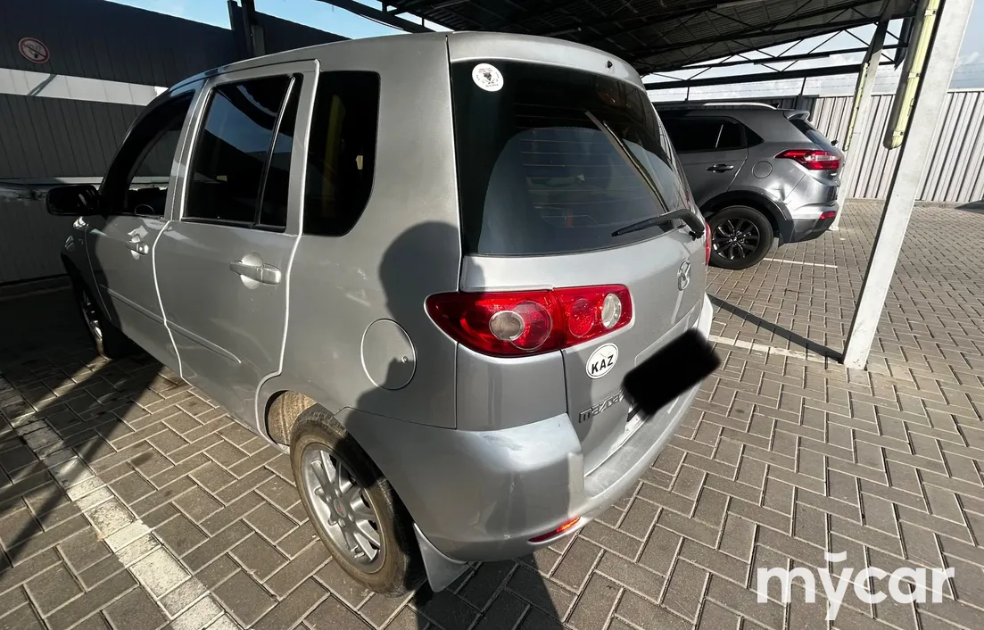 Mazda 2 2005