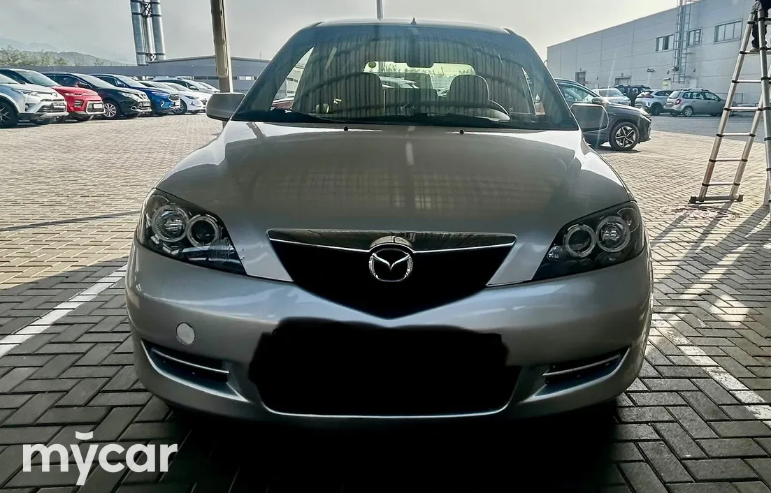 Mazda 2 2005