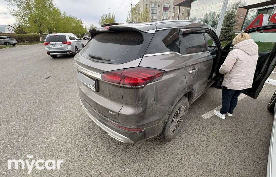 Geely Azkarra 2022
