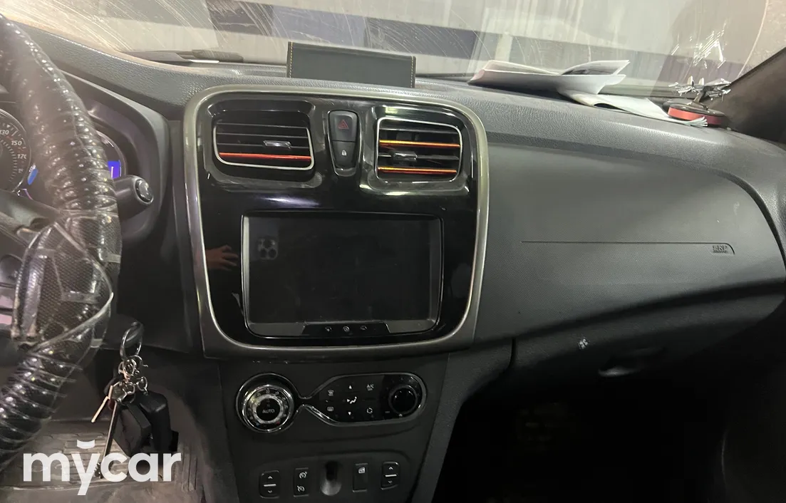 Renault Sandero 2015