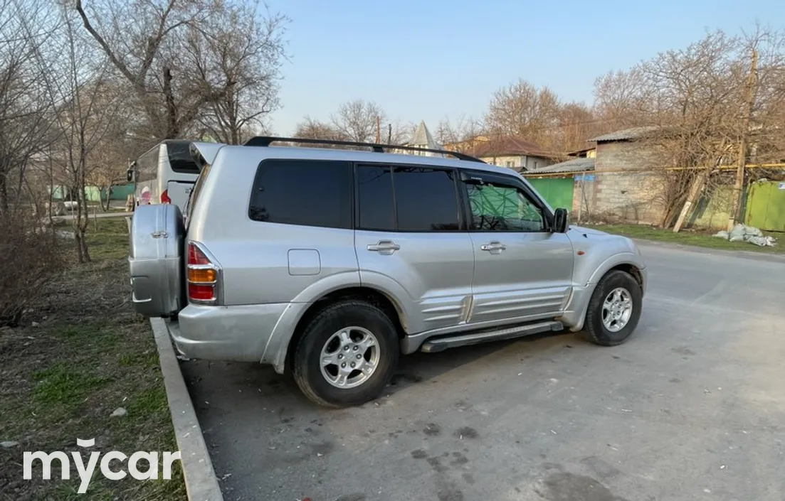 Mitsubishi Pajero 2002