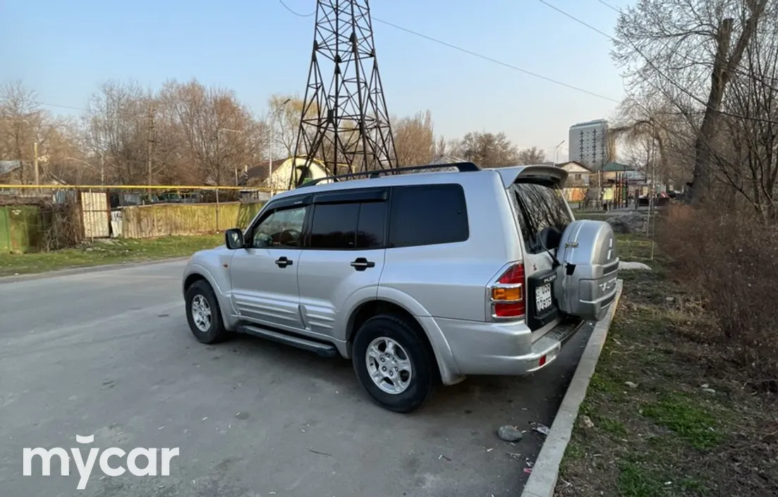 Mitsubishi Pajero 2002