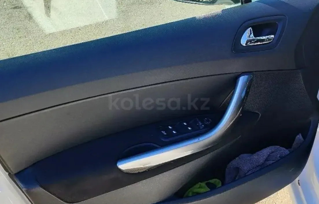 Peugeot 308 2012