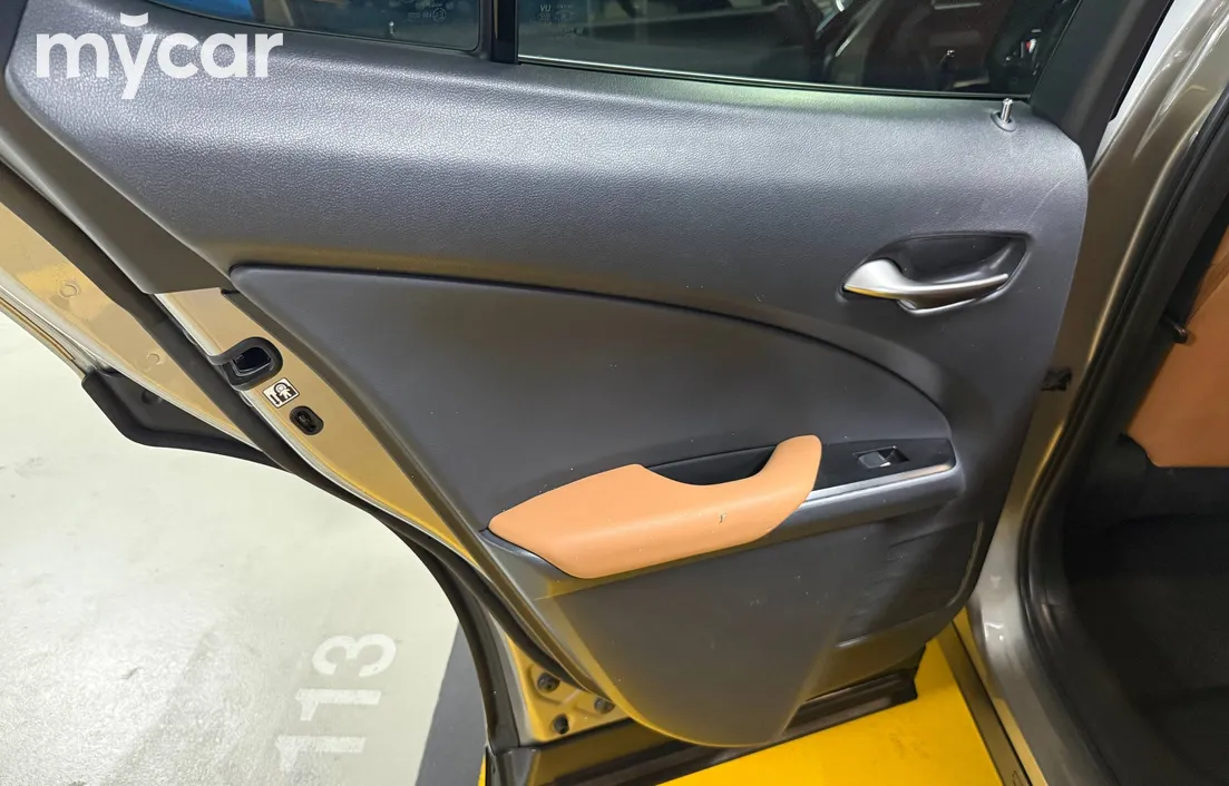 Lexus UX 2020