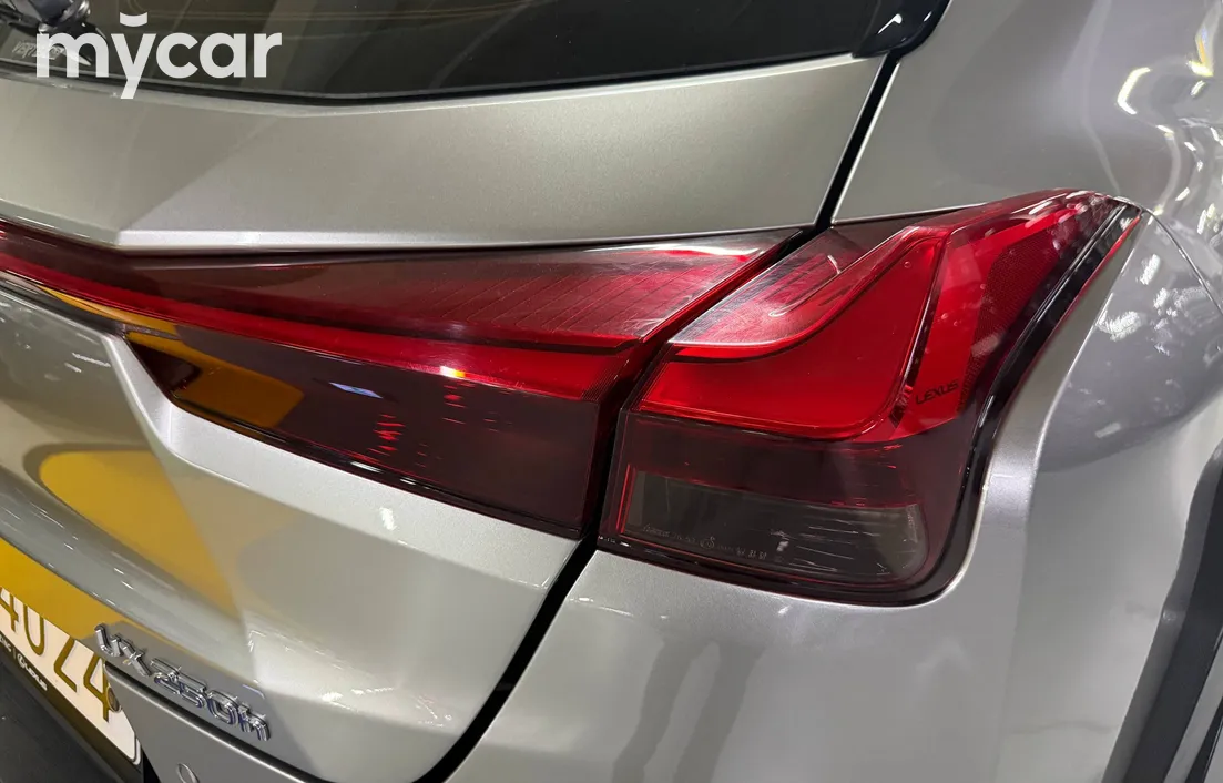 Lexus UX 2020