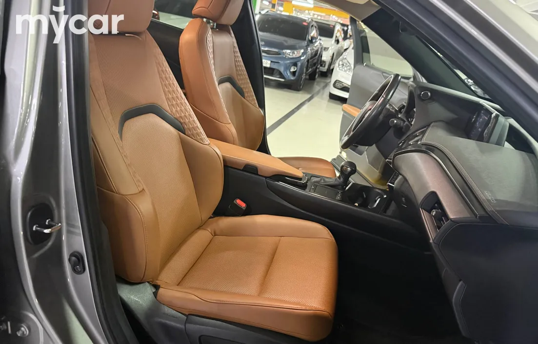 Lexus UX 2020